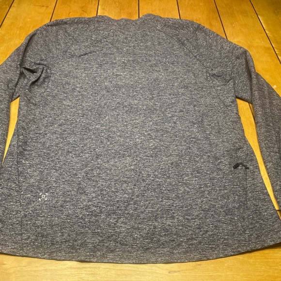 Lululemon Long Sleeve Crew Neck Performance Tee Size Medium Color Grey Soft - Picture 9 of 15